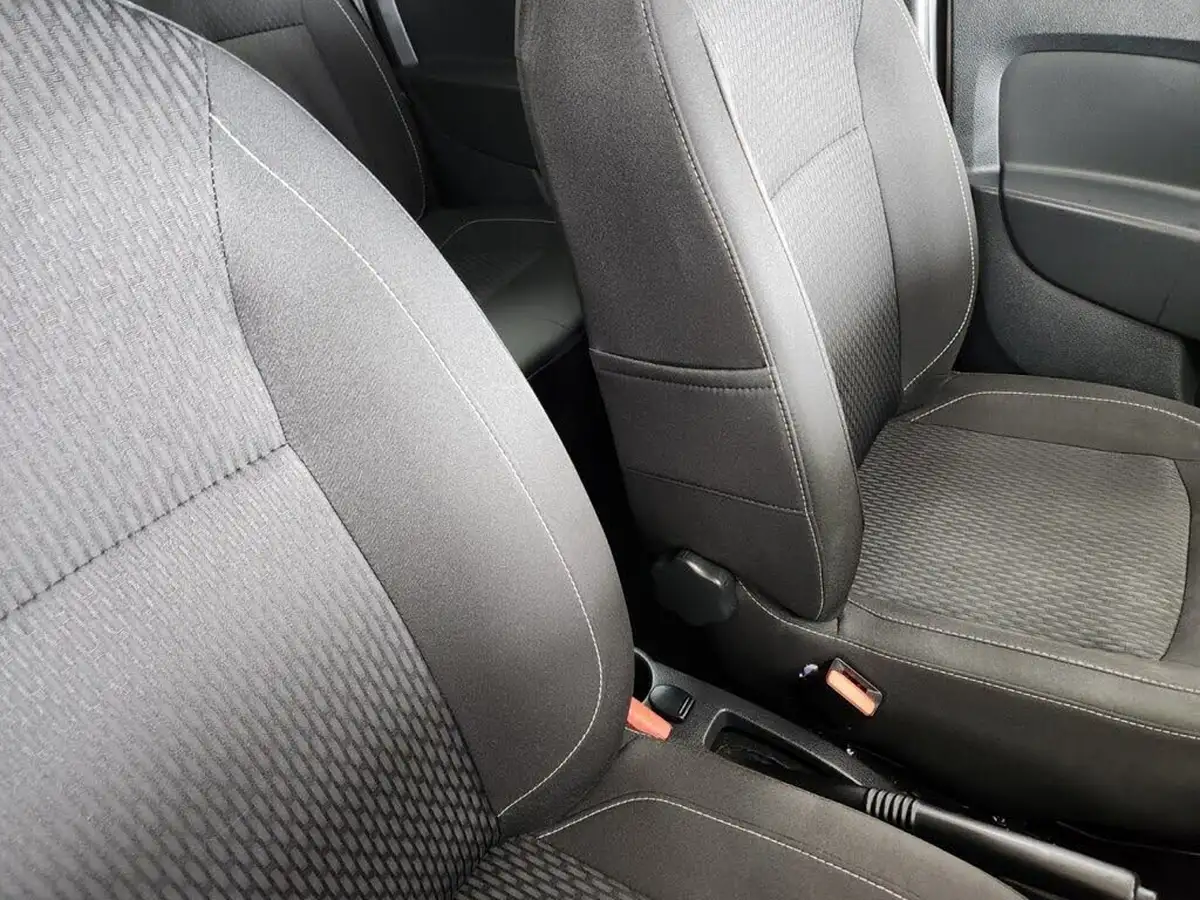 2017-dacia-sandero-15dci-laureate-big-8