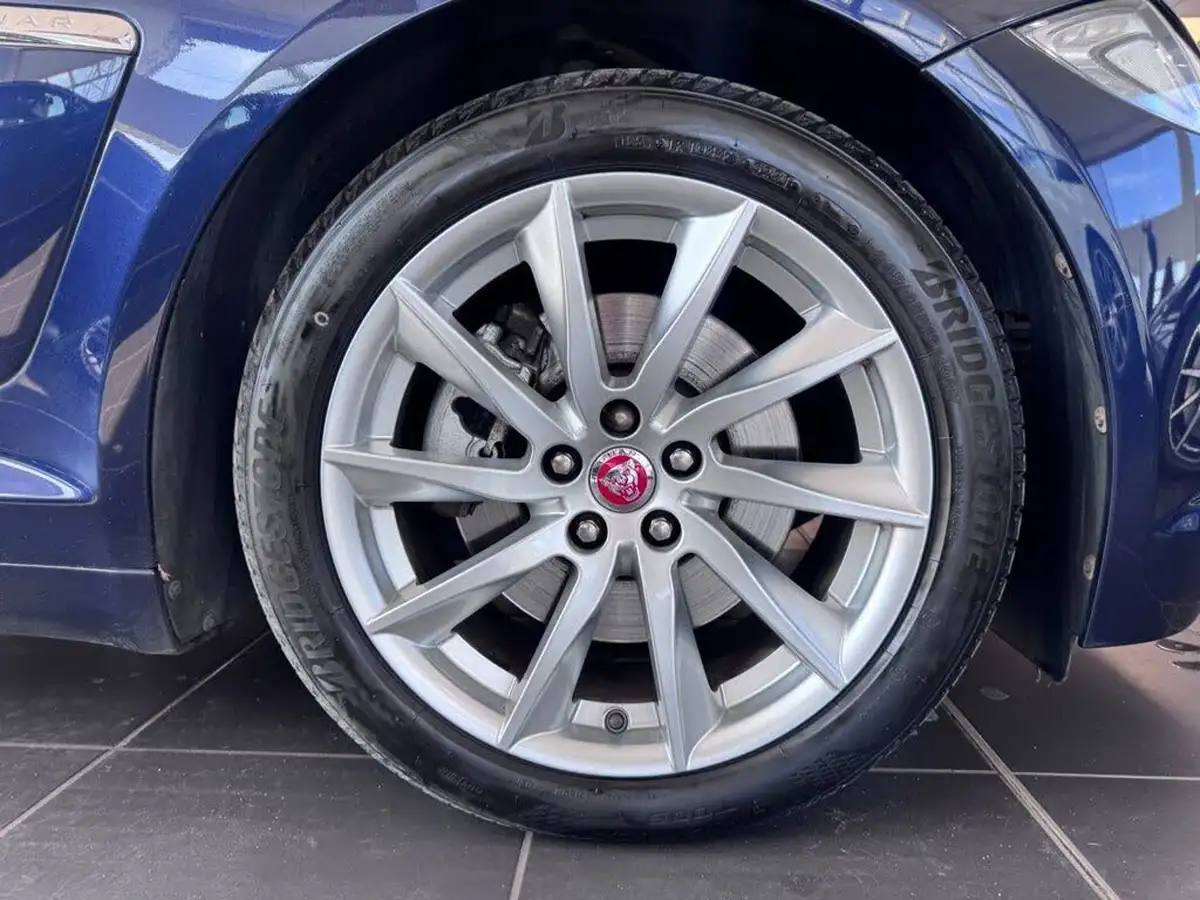 2014-jaguar-xf-30td-premium-luxury-saloon-4d-big-62