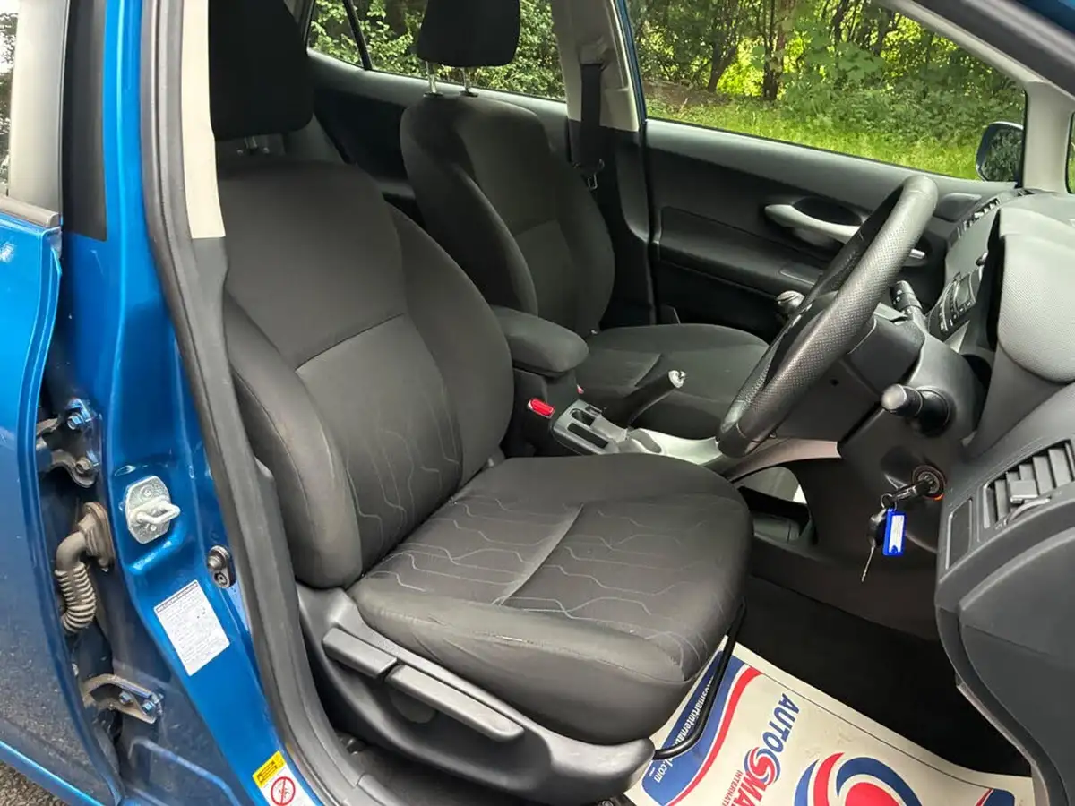 2011-toyota-auris-133-vvt-i-edition-5d-big-2