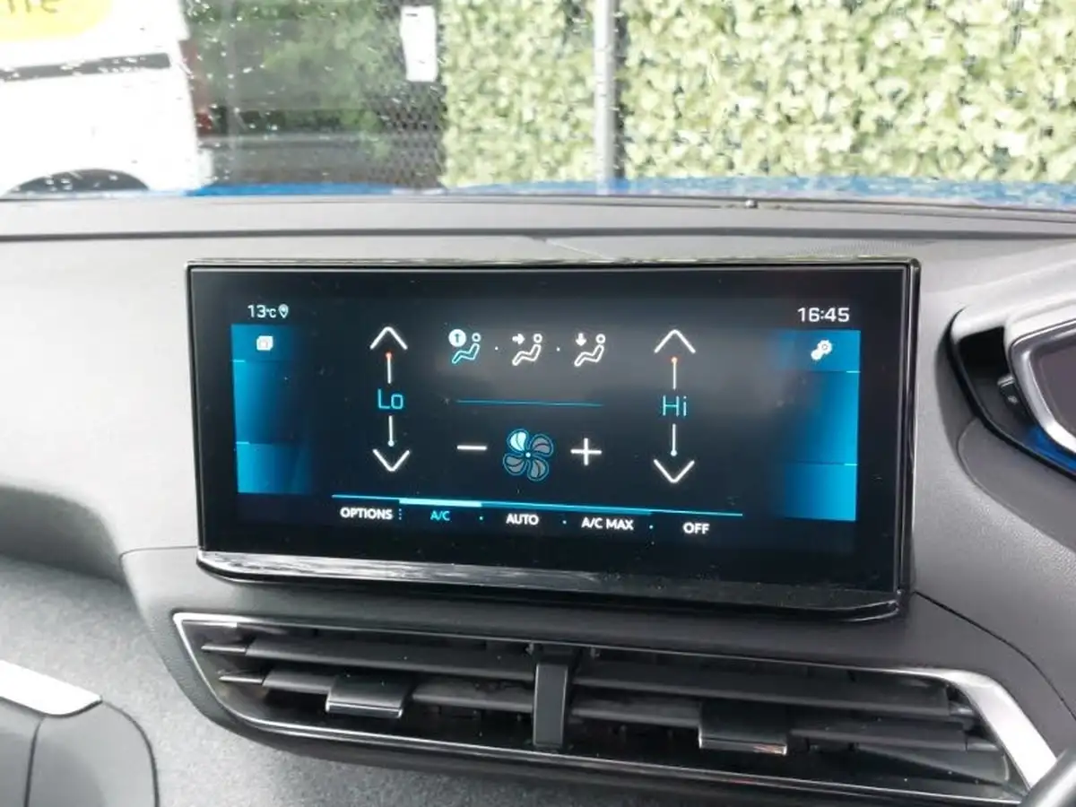 2022-peugeot-3008-suv-12-puretech-allure-premium-eat8-big-9