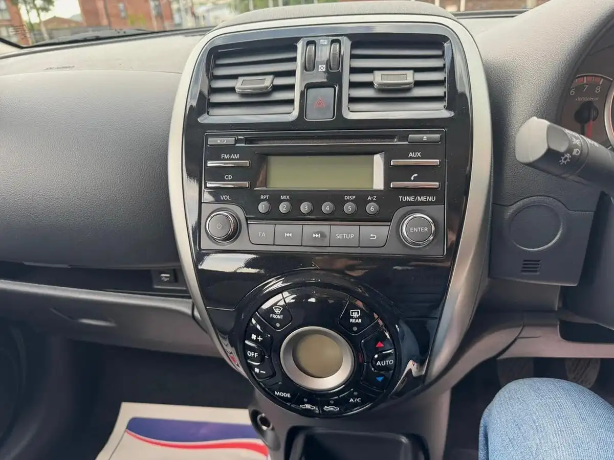 2017-nissan-micra-12-acenta-big-24
