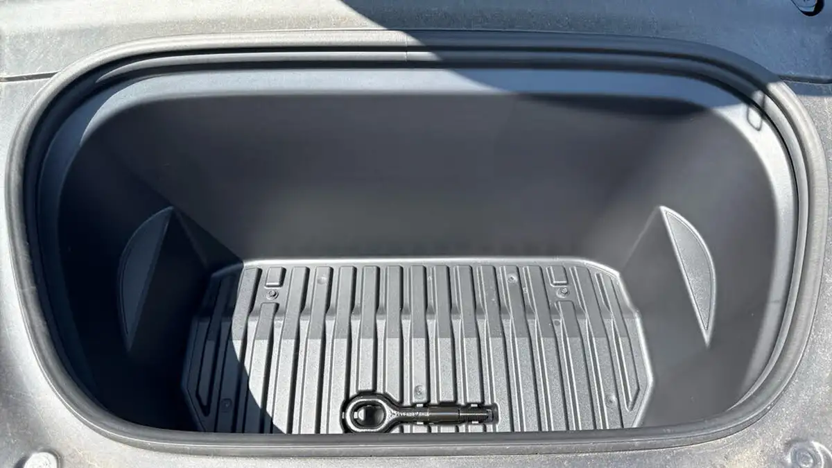 2023-tesla-model-y-e-rwd-big-15