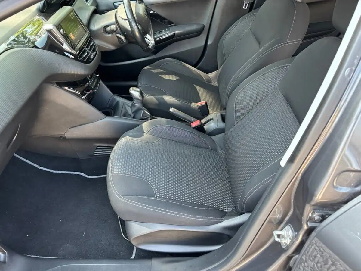 2018-peugeot-208-12-puretech-tech-edition-82bhp-big-17