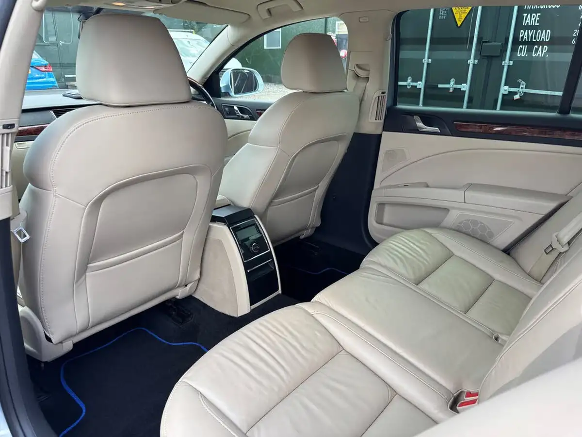2011-skoda-superb-18-elegance-162ps-estate-dsg-big-16