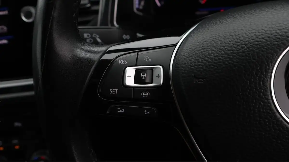 2019-volkswagen-t-roc-15-tsi-sel-dsg-big-22