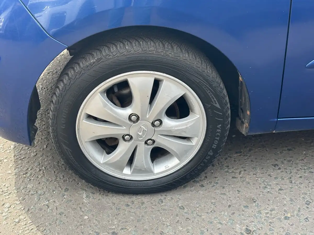 2012-hyundai-i10-12-active-big-11