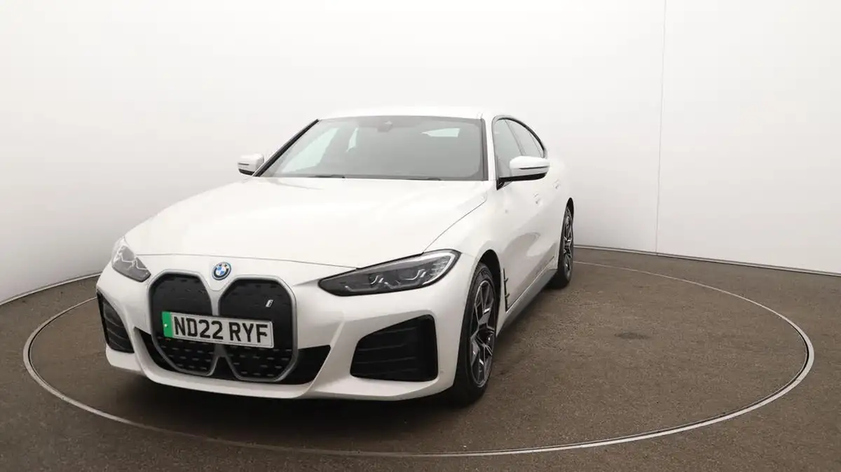2022-bmw-i4-e-edrive40-m-sport-big-39