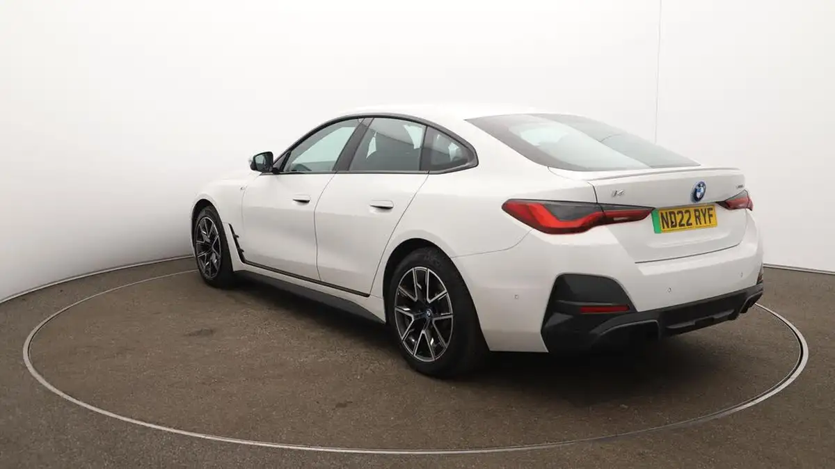 2022-bmw-i4-e-edrive40-m-sport-big-63