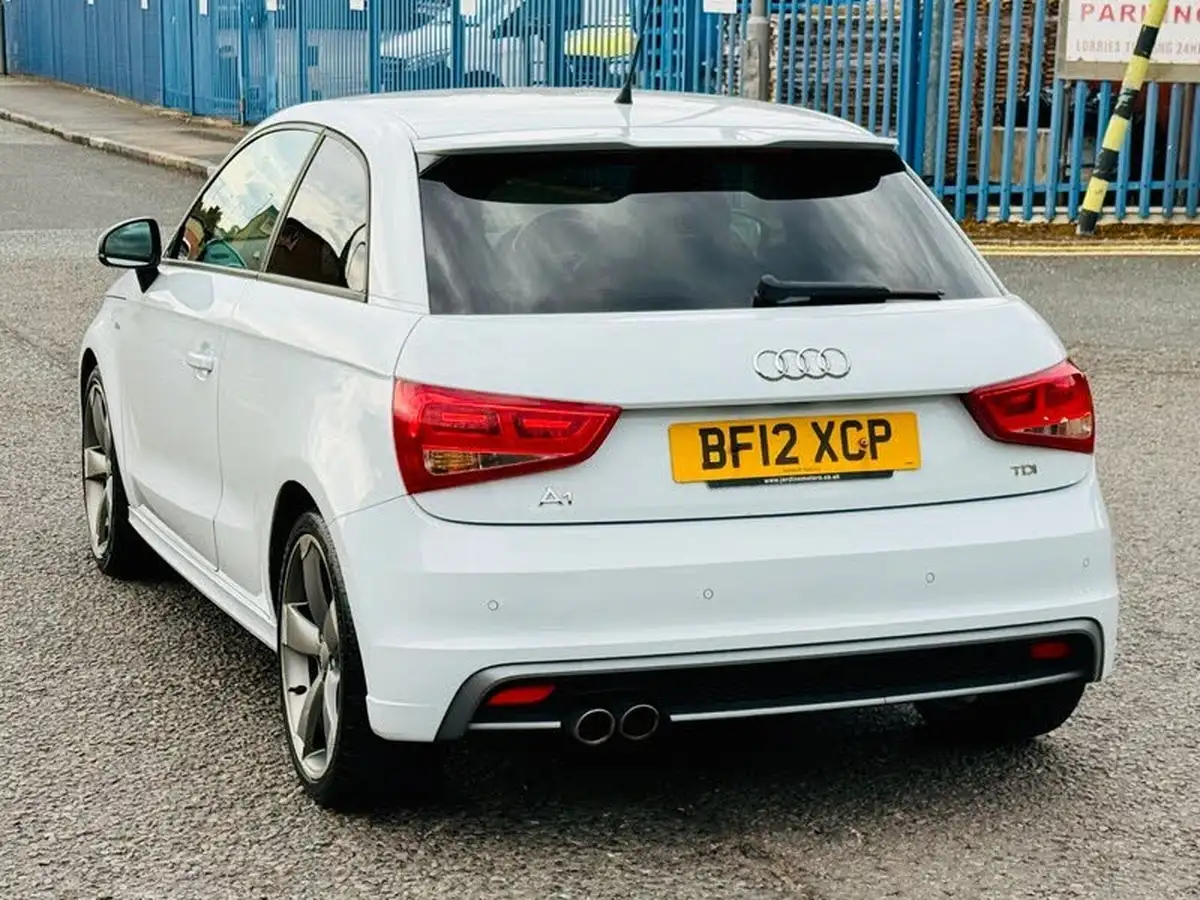 2012-audi-a1-20td-black-edition-big-8
