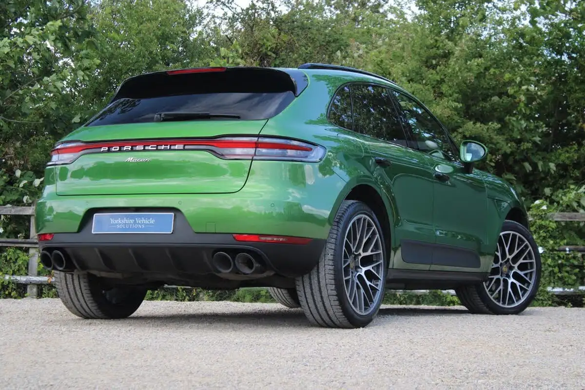 2018-porsche-macan-big-18