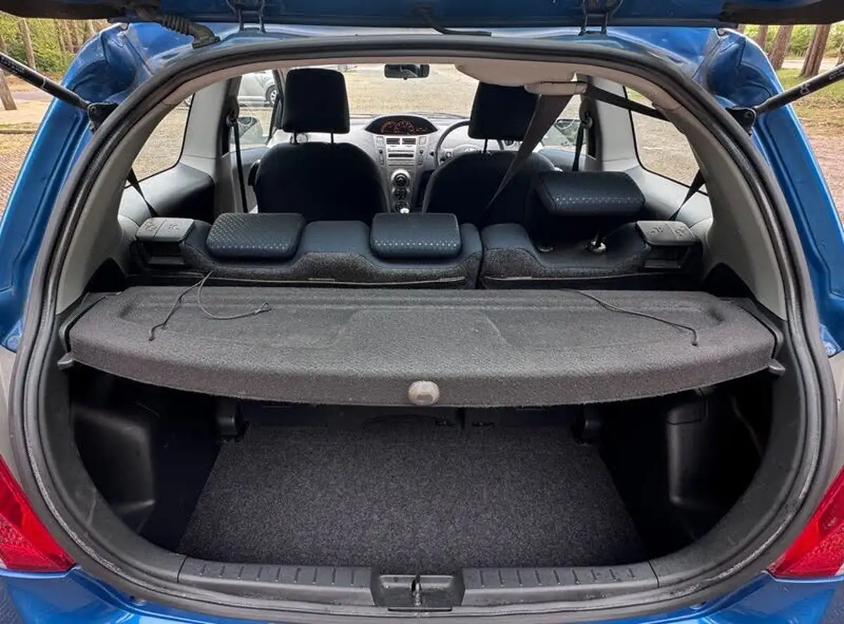 2010-toyota-yaris-10-tr-3d-big-20