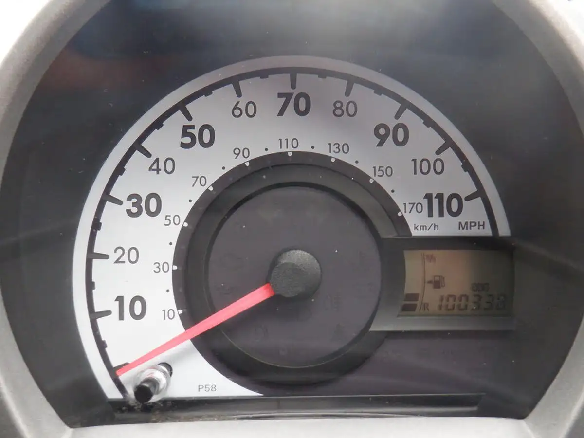 2011-toyota-aygo-10-aygo-ice-5d-big-7
