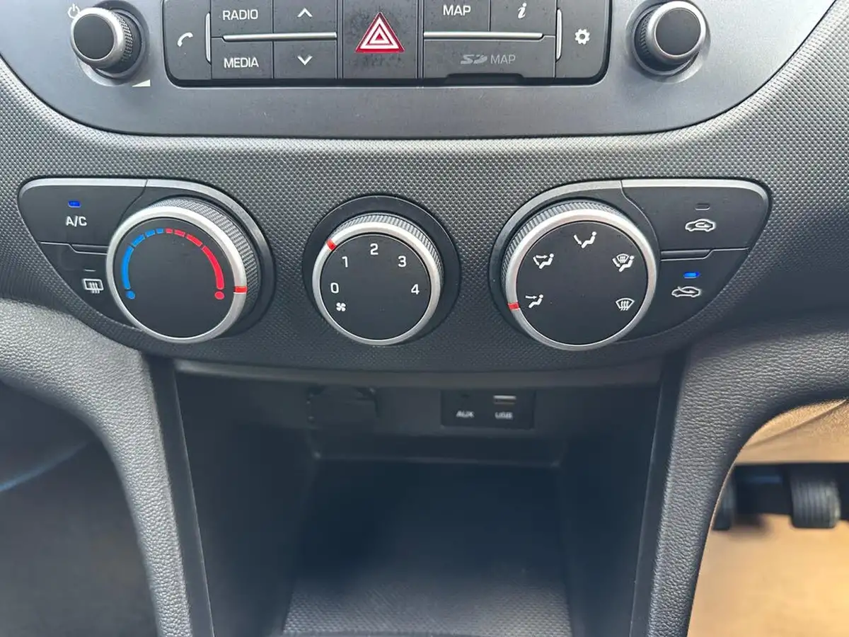2019-hyundai-i10-10-play-big-24