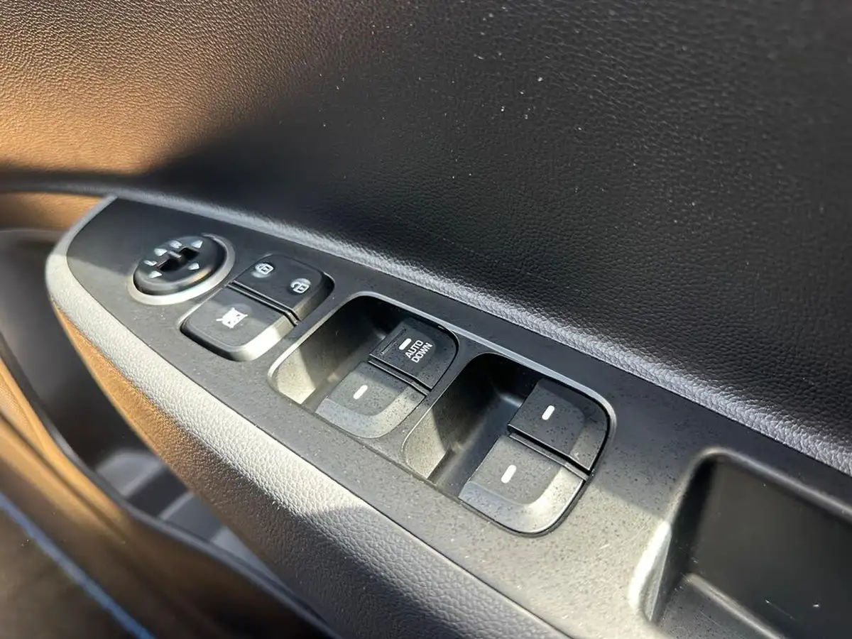 2019-hyundai-i10-10-play-big-28
