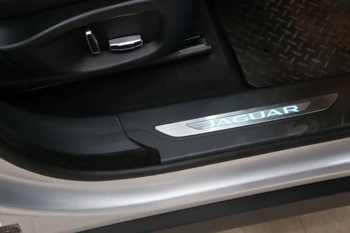 2018-jaguar-f-pace-20-i4d-r-sport-180ps-auto-big-32