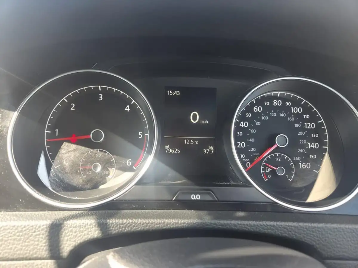2013-volkswagen-golf-20tdi-gt-ss-hatchback-5d-big-9