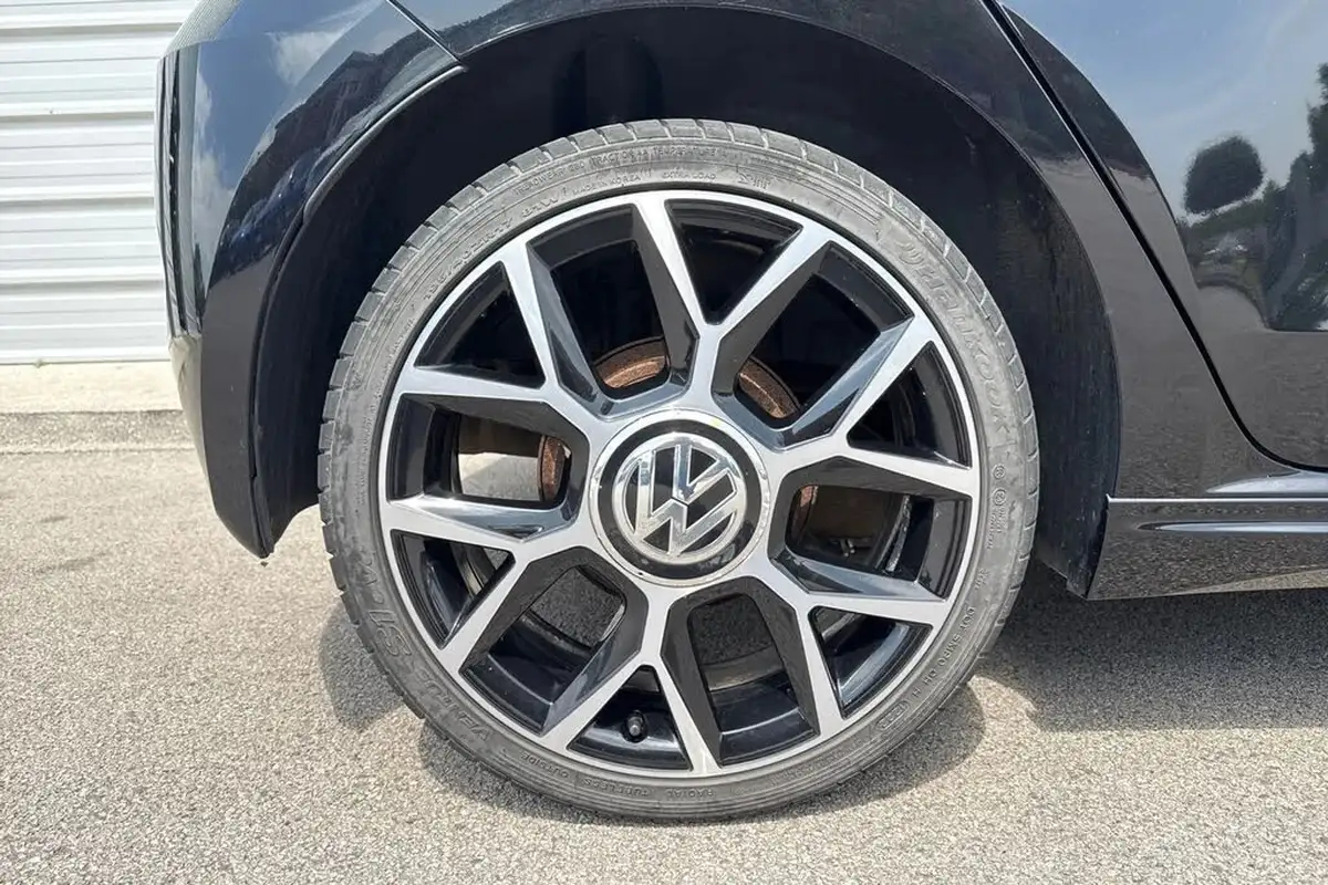 2018-volkswagen-up-10-gti-5d-big-9