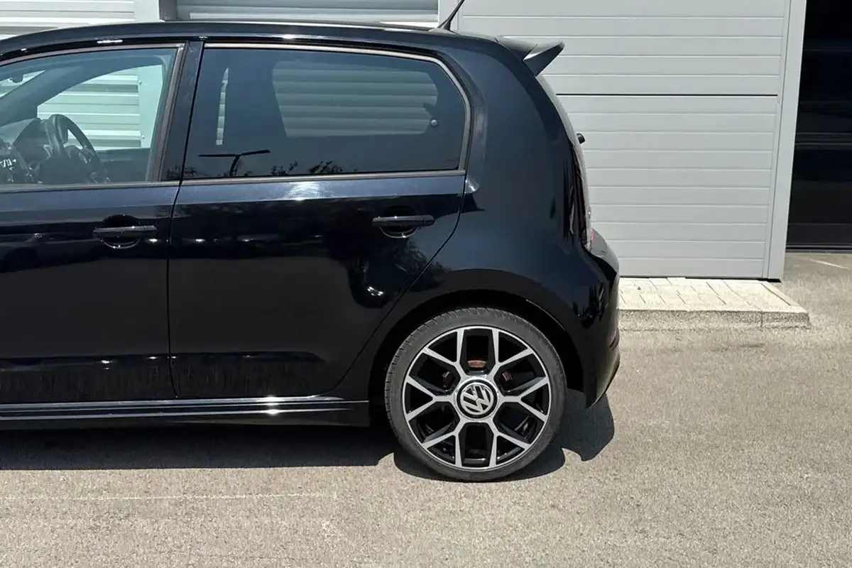 2018-volkswagen-up-10-gti-5d-big-33
