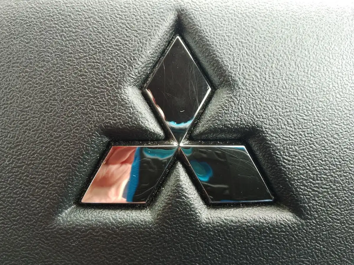2019-mitsubishi-outlander-24-dynamic-phev-big-26