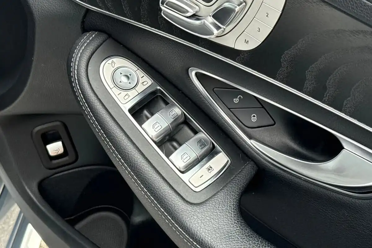 2017-mercedes-benz-c-class-21d-c250d-amg-line-premium-plusss-saloon-4d-9g-tronic-plus-big-20