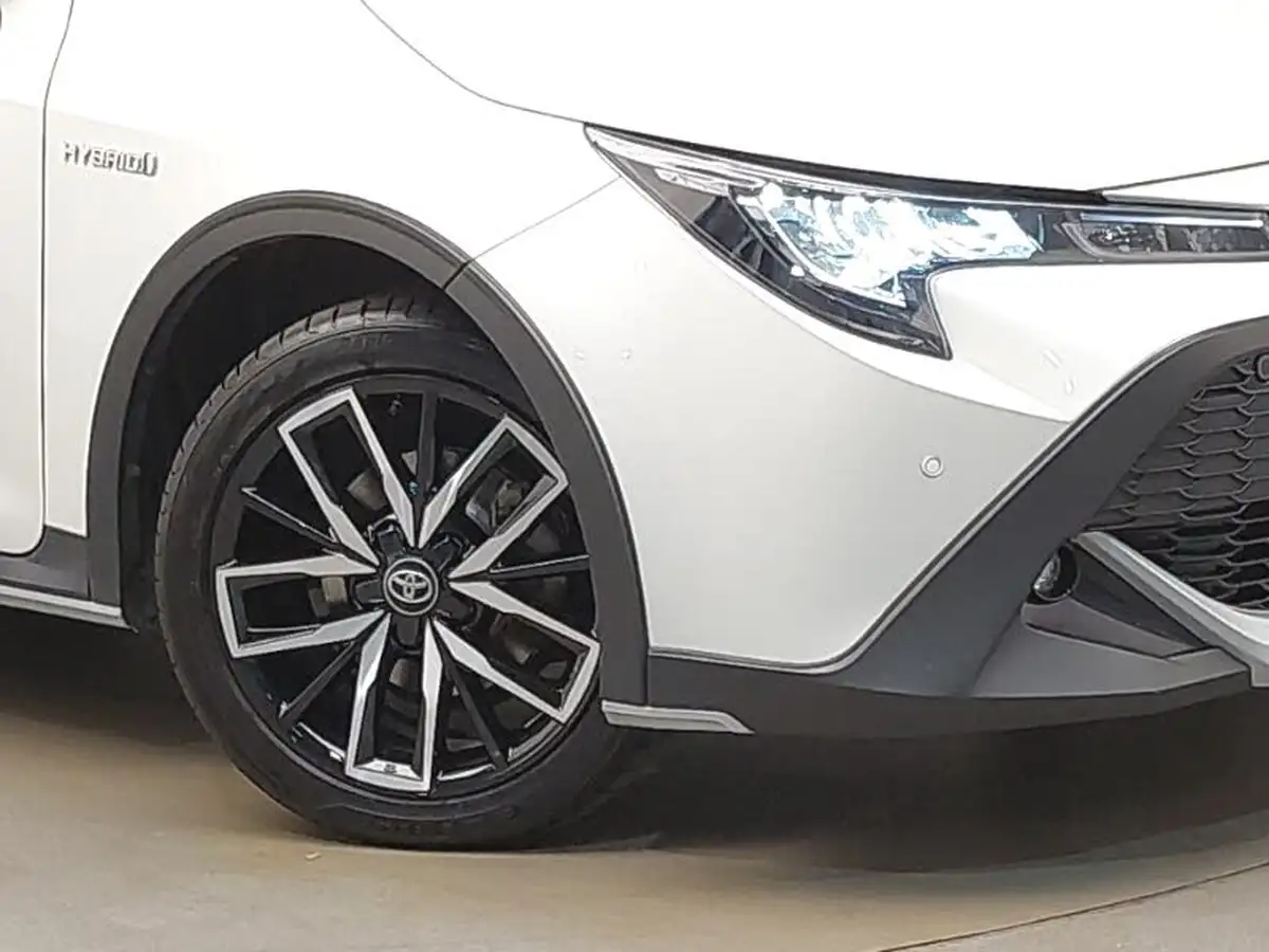 2021-toyota-corolla-18-vvt-i-trek-big-8