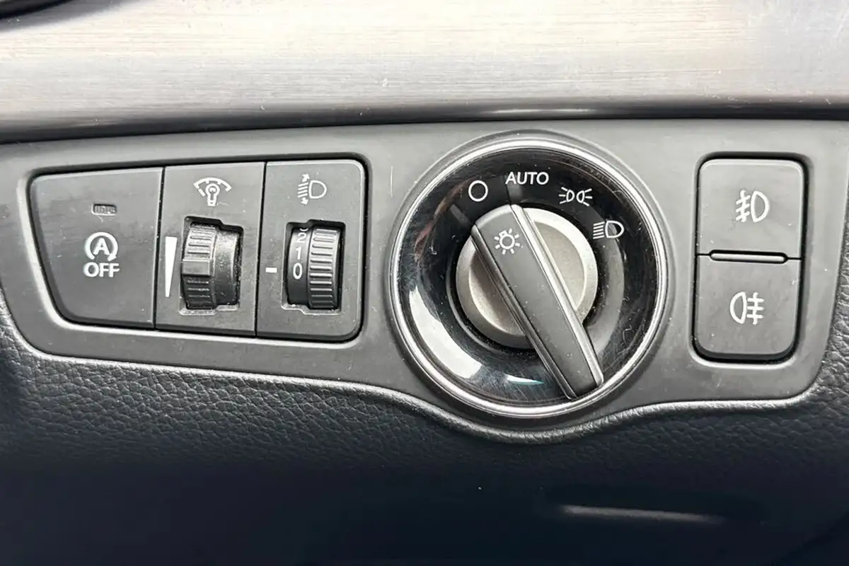 2017-hyundai-i40-17crdi-se-nav-141ps-tourer-5d-big-37