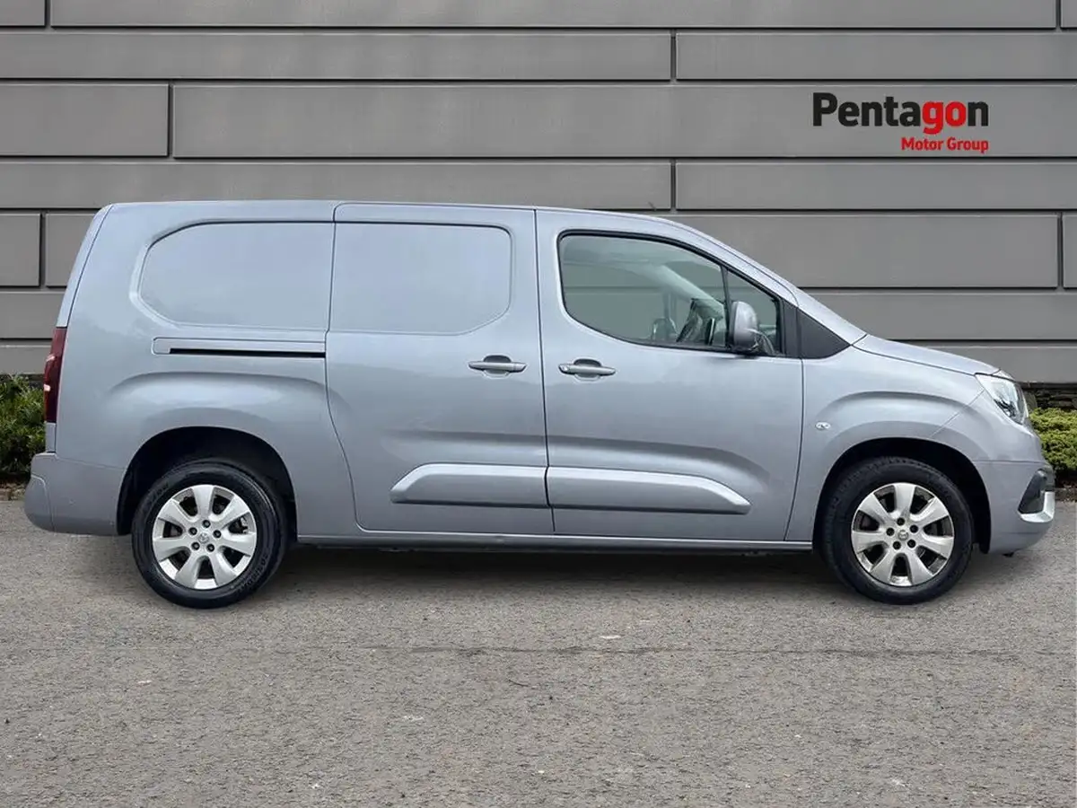 2019-vauxhall-combo-16cdti-le-nav-2300-l2h1-big-12