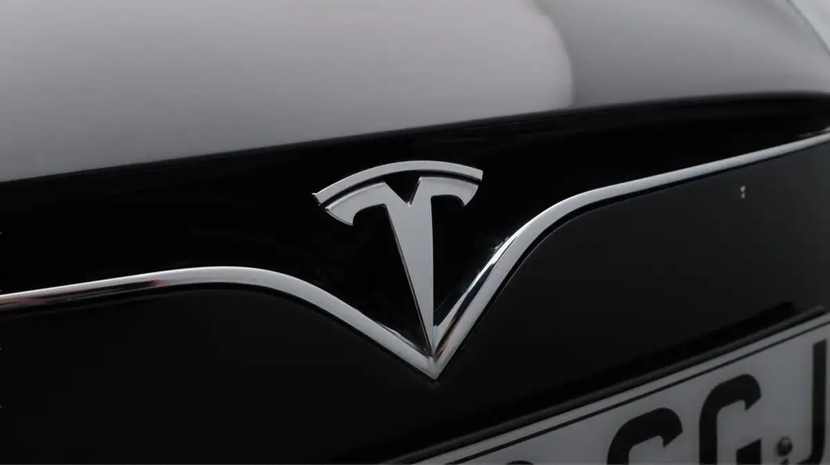 2020-tesla-model-s-e-long-range-big-24