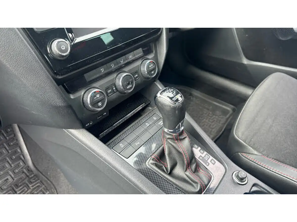2016-skoda-octavia-20tdi-vrs-hatchback-dsg-big-12