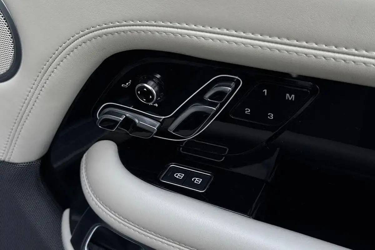 2021-land-rover-range-rover-30-p400-vogue-se-big-61