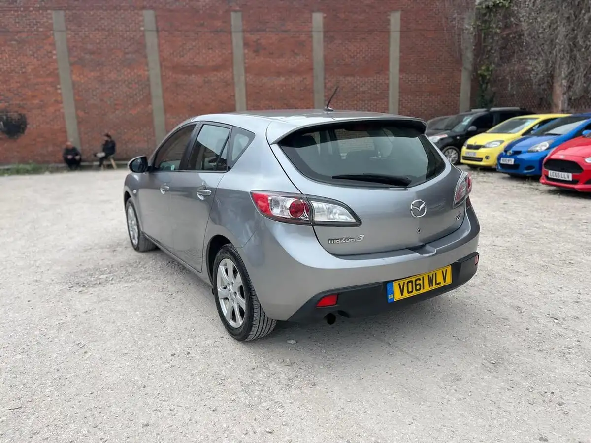 2011-mazda-mazda3-16td-ts2-nav-big-10