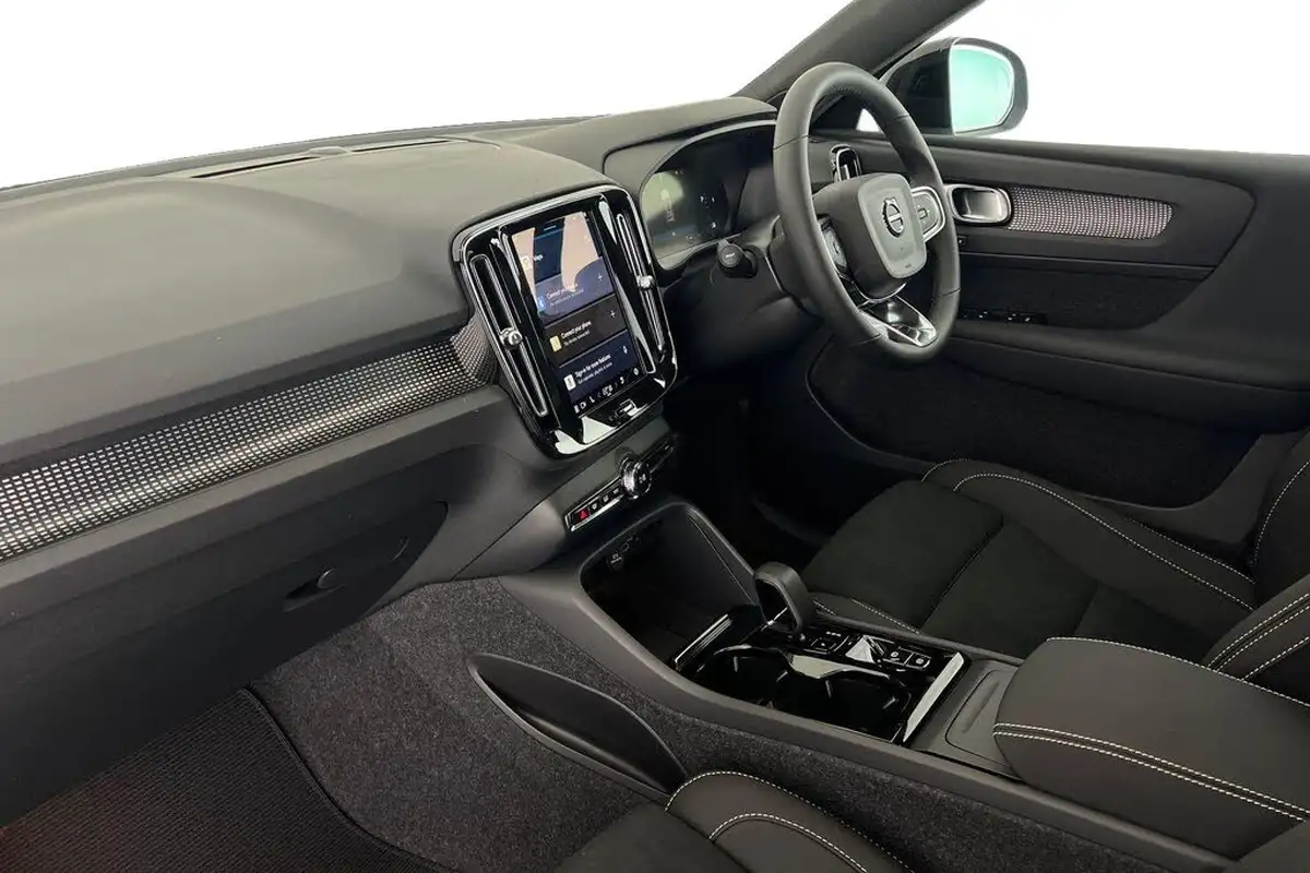 2024-volvo-xc40-big-1