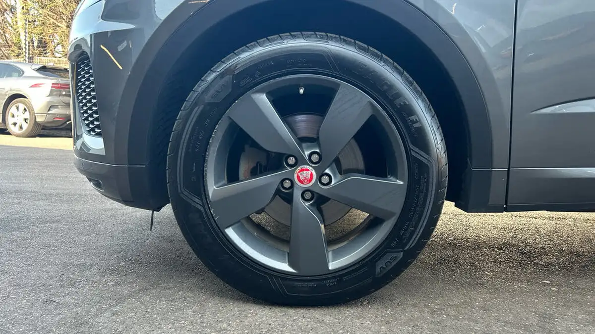 2019-jaguar-e-pace-20-i4d-chequered-flag-180ps-big-24