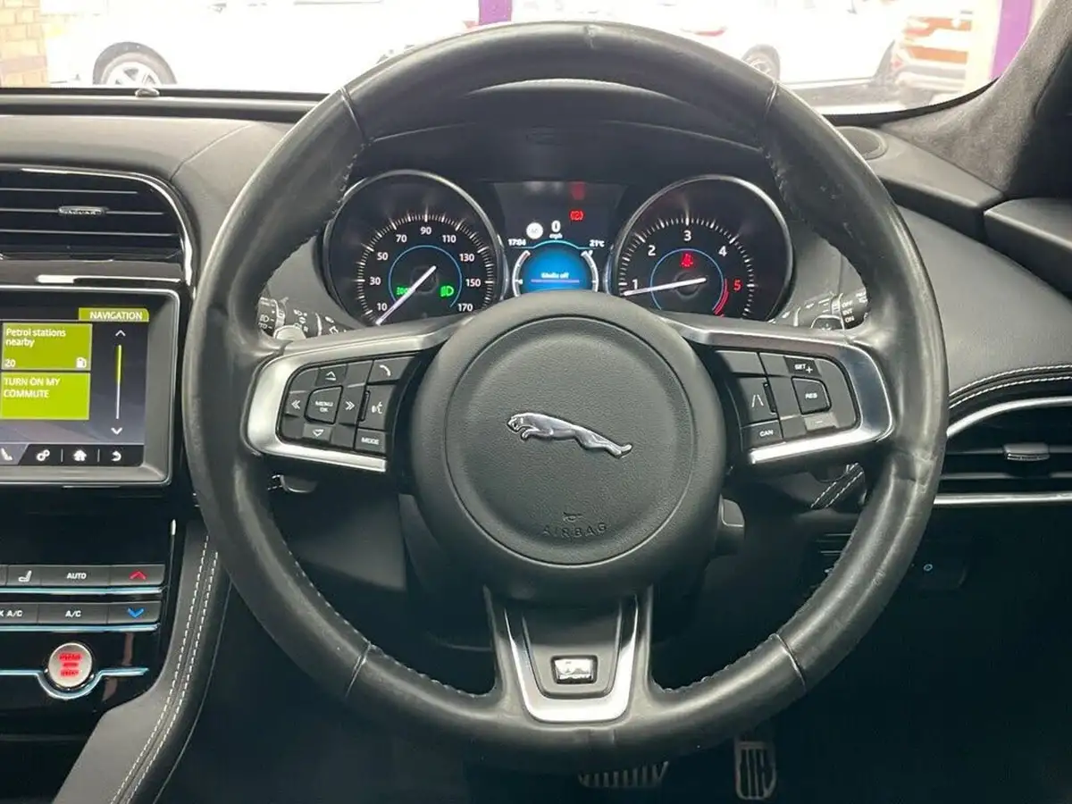 2019-jaguar-f-pace-20-i4d-r-sport-180ps-awd-auto-big-33