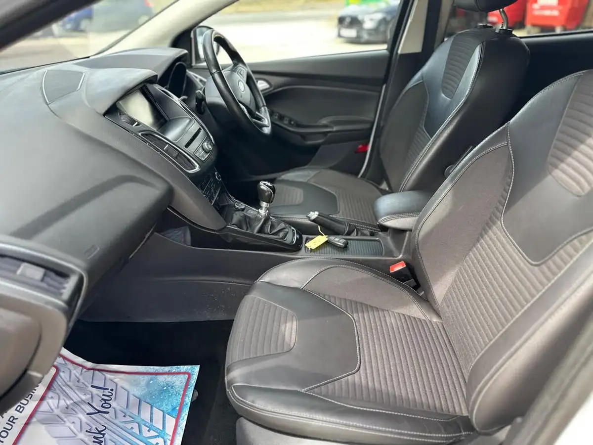 2015-ford-focus-15tdci-titanium-hatchback-big-39