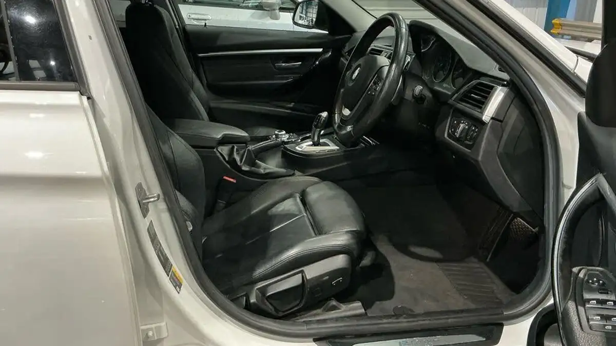 2016-bmw-3-series-20-330e-sport-268bhp-big-14
