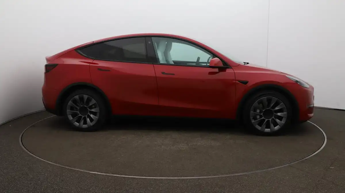 2022-tesla-model-y-e-long-range-big-37