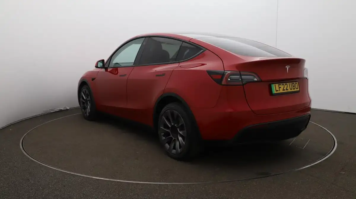 2022-tesla-model-y-e-long-range-big-61