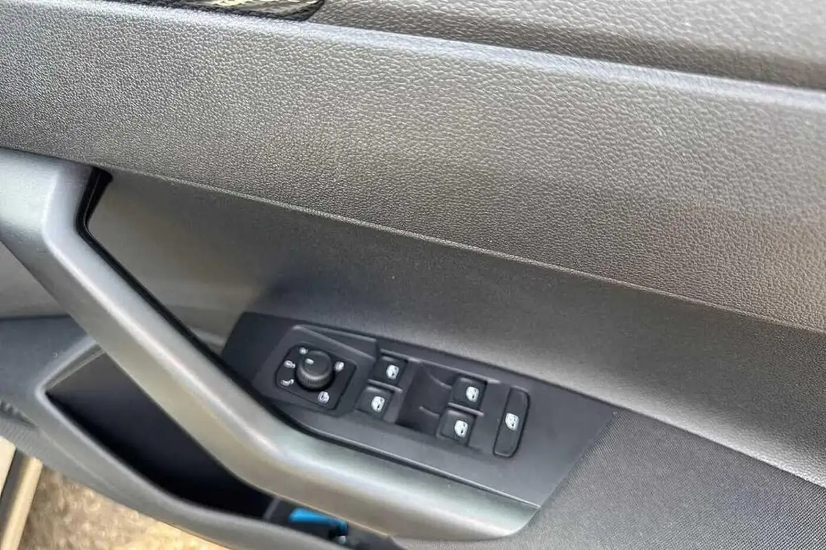2025-volkswagen-taigo-10-tsi-life-115ps-dsg-big-25