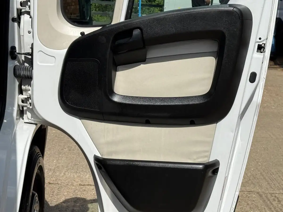 2017-fiat-ducato-20td-35-lh2-panel-big-30