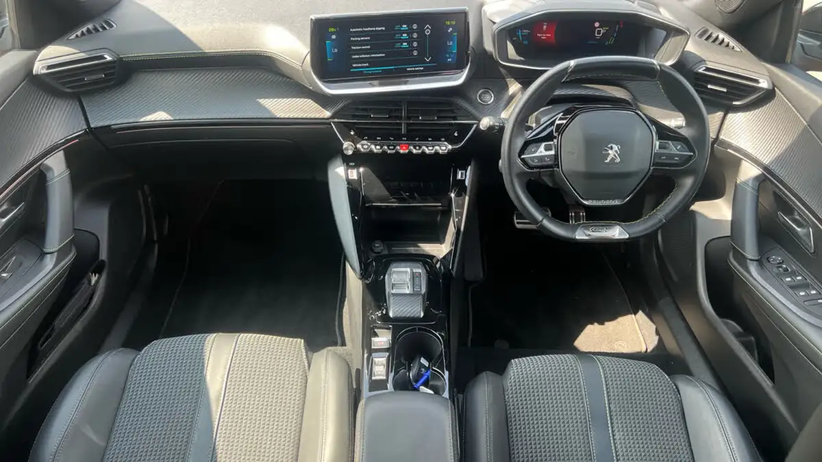 2021-peugeot-2008-suv-e-gt-big-3