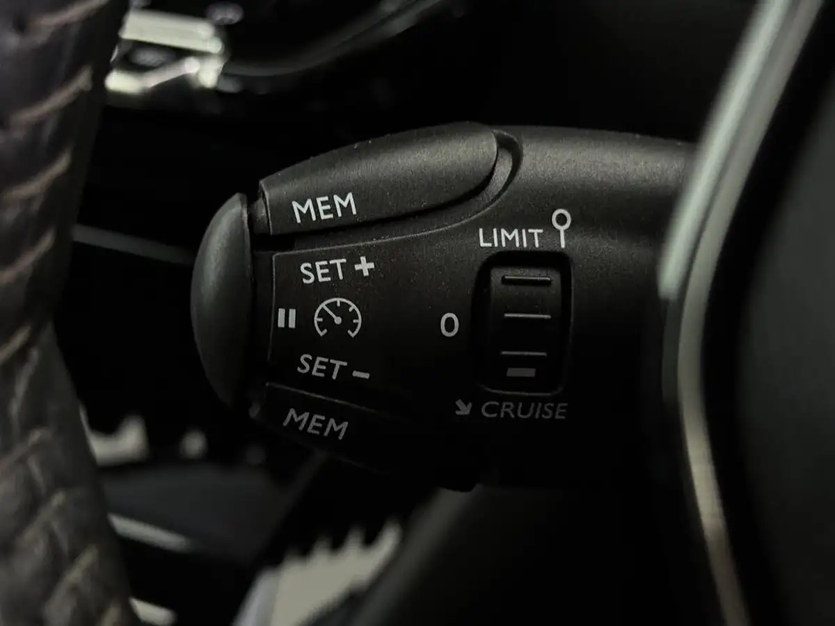 2020-peugeot-208-12-puretech-allure-100bhp-big-24