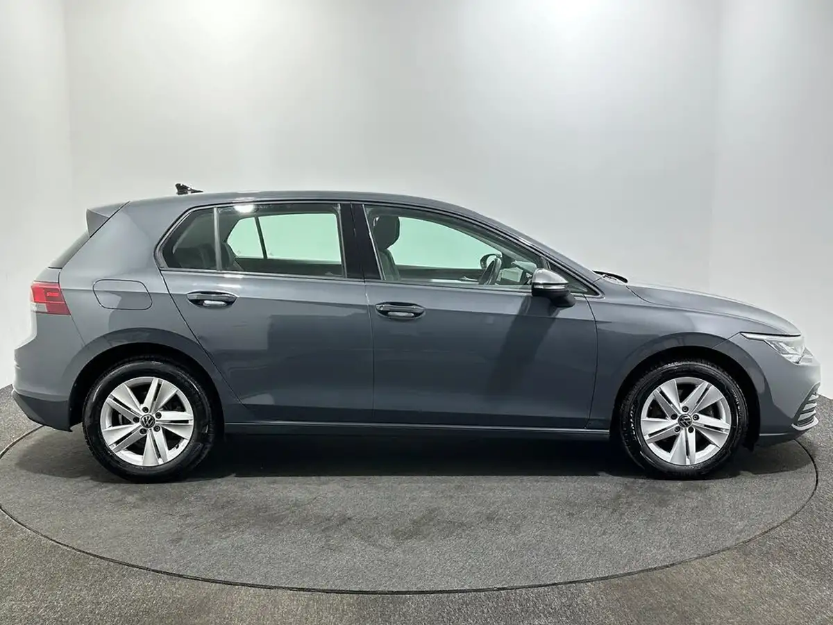 2023-volkswagen-golf-15-tsi-life-150ps-hatchback-big-8
