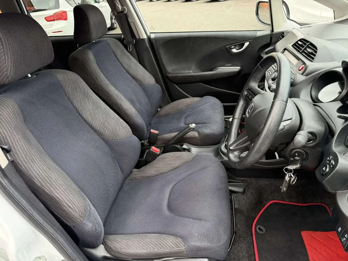 2014-honda-jazz-14-es-plus-big-13