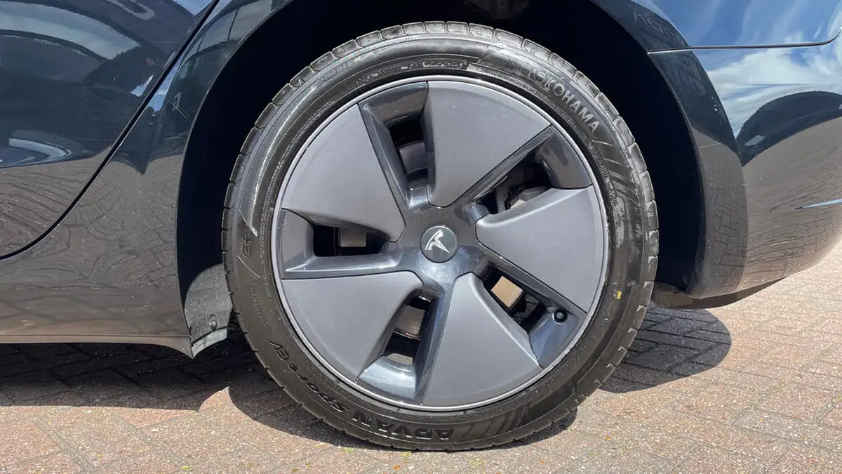 2023-tesla-model-3-e-rwd-241bhp-big-17