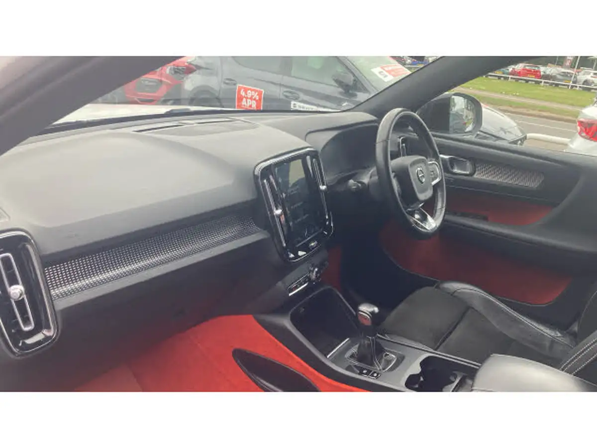2018-volvo-xc40-15-t3-r-design-pro-big-8