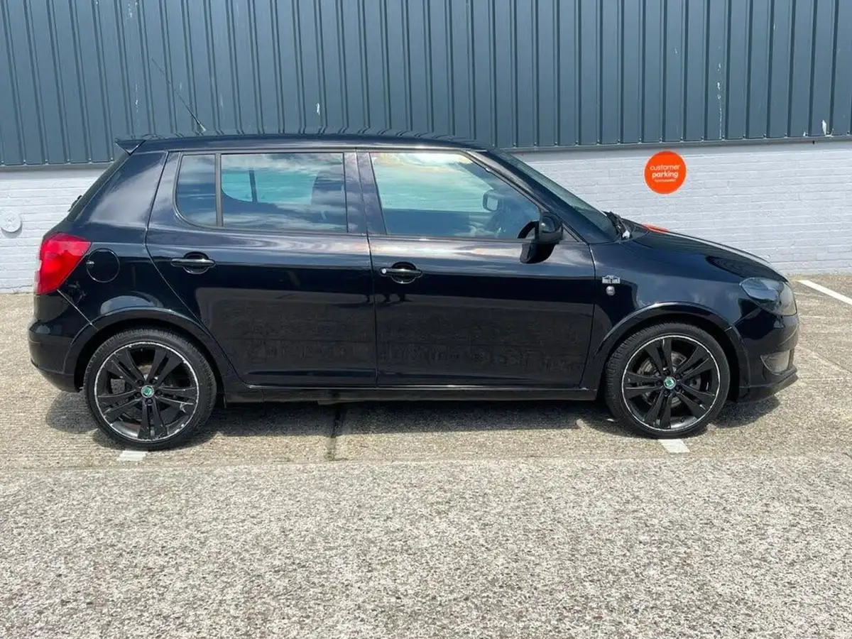 2013-skoda-fabia-16td-monte-carlo-big-62