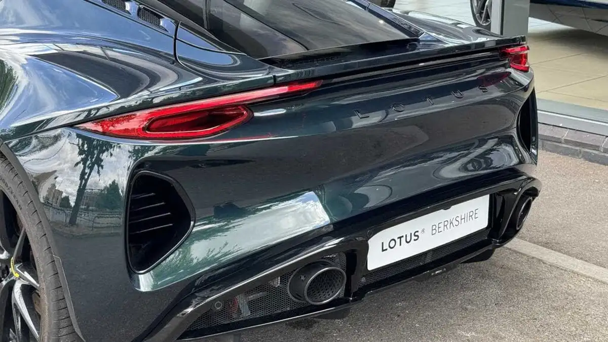 2023-lotus-emira-35-first-edition-v6-big-35