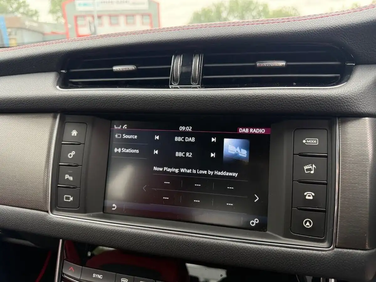2016-jaguar-xf-30td-s-big-23