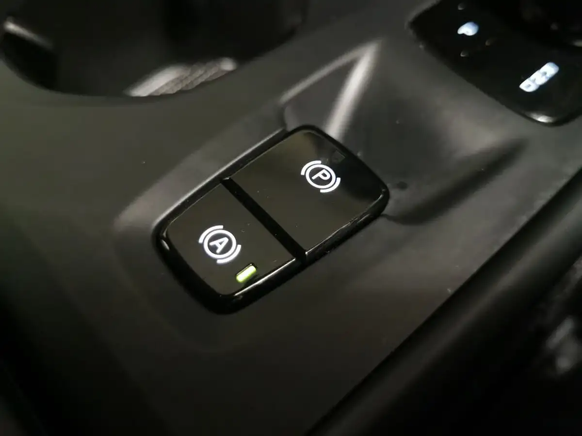 2022-volvo-xc40-15-t3-momentum-auto-big-28